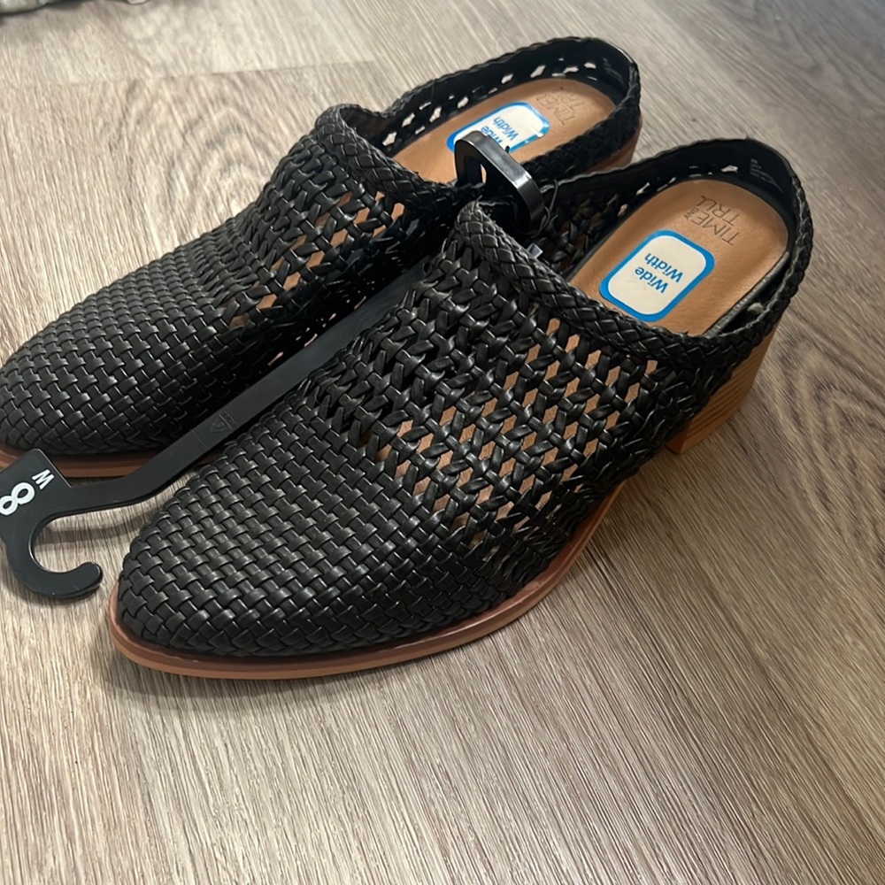 Time and tru black mule